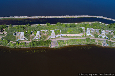 Город Кронштадт с морской прогулкой вдоль фортов